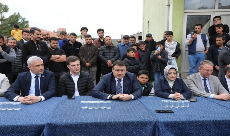 Vali Musa Işın ve milletvekillerinden deprem üssü Simav Yemişli köyüne geçmiş olsun ziyareti