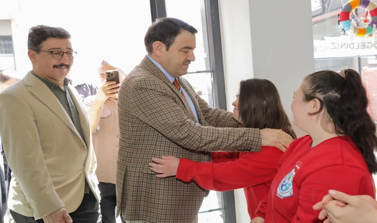 Vali Musa Işın’dan ”Bi Tebessüm Down Cafe”ye anlamlı ziyaret