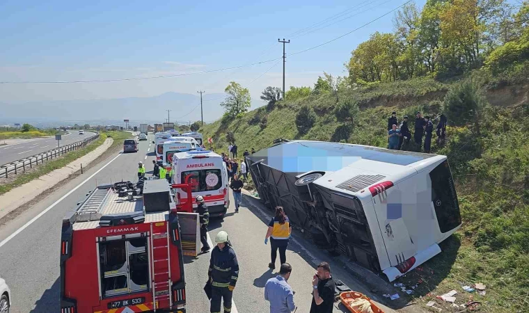 Yalova-Bursa yolunda yolcu otobüsü devrildi: 1 ölü, 2 yaralı