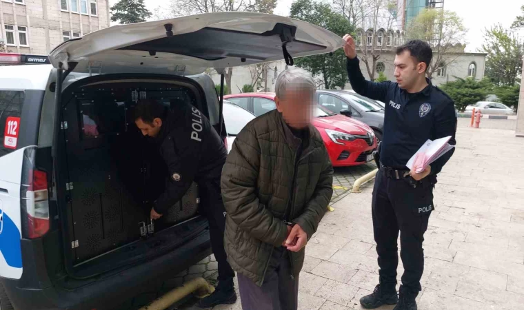 Yaşlı adam parkta oturan üniversite öğrencisi kızı tacizden gözaltına alındı