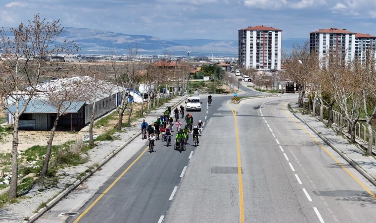Yeşilyurt Belediyesi’nden baharın gelişine pedallı kutlama