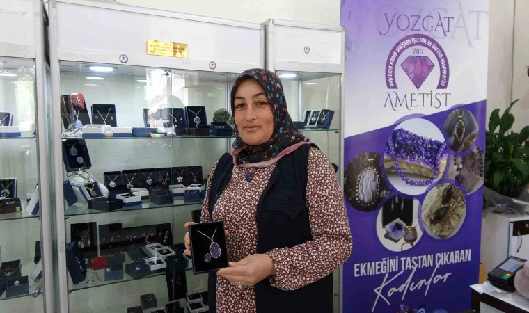Yozgat’tan çıkan doğal taş, kadınların elinde sanata dönüşüyor