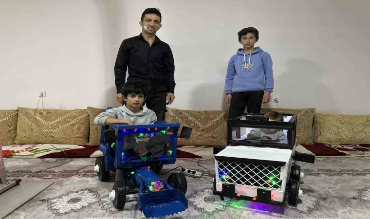 Yüksekovalı baba, çocukları için atık malzemelerden araba yaptı