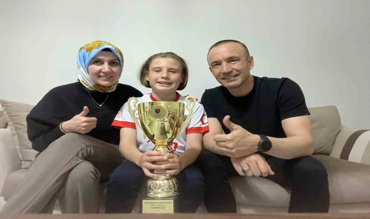 10 yaşındaki eskrimcinin gözü şimdiden olimpiyatlarda