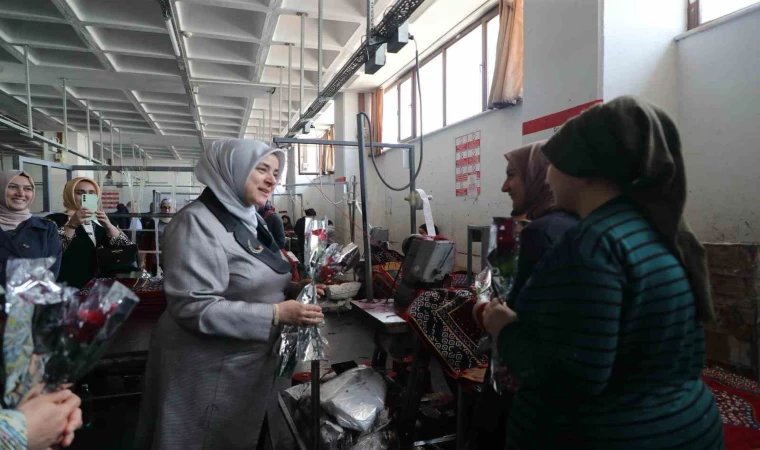 AK Parti Genel Merkez Kadın Kolları Başkanı Ercan, tekstil fabrikasında kadın işçilerle bir araya geldi