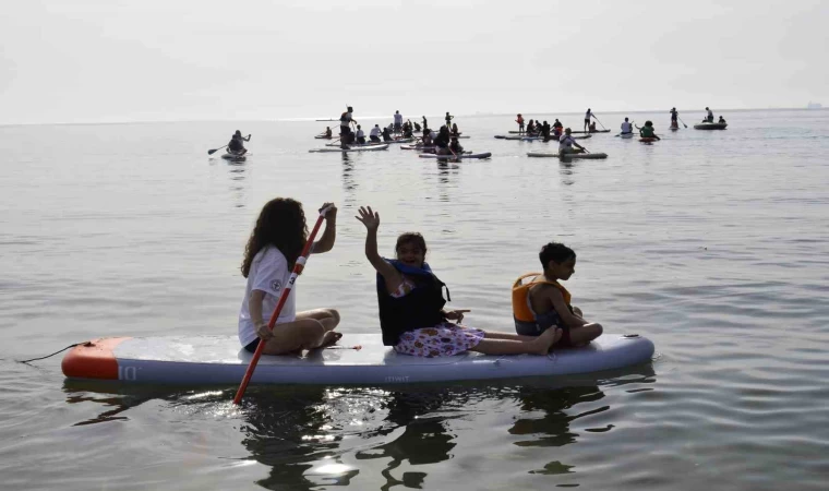 Akdeniz’de özel bireyler kürek sörfü yaptı