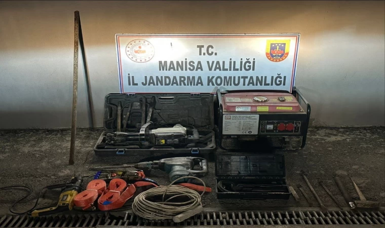 Akhisar’da kaçak kazı yapan 2 şüpheli suçüstü yakalandı