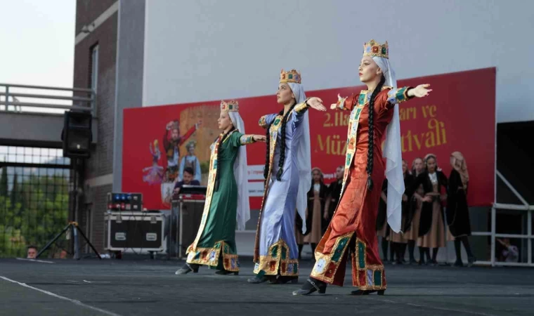 Alanya’da 2’ncisi düzenlenen Uluslararası Halk Dansları ve Müzik Festivali’ne yoğun ilgi