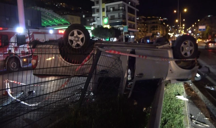 Alanya’da takla atan otomobil hurdaya döndü: 2 yaralı