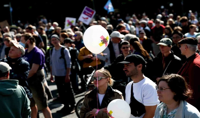 Almanya’da 60’tan fazla kentte aşırı sağcı AfD karşıtı gösteri