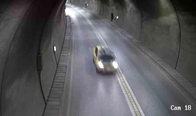 Amasya’da tünelde taksinin kaputu bir anda açıldı