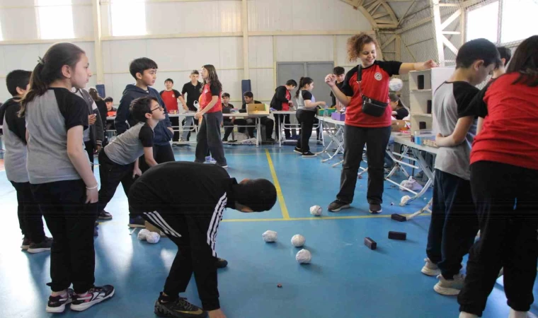 Amasyalı öğretmenler öğrencileri için atık malzemelerden 160 çeşit oyun tasarladı