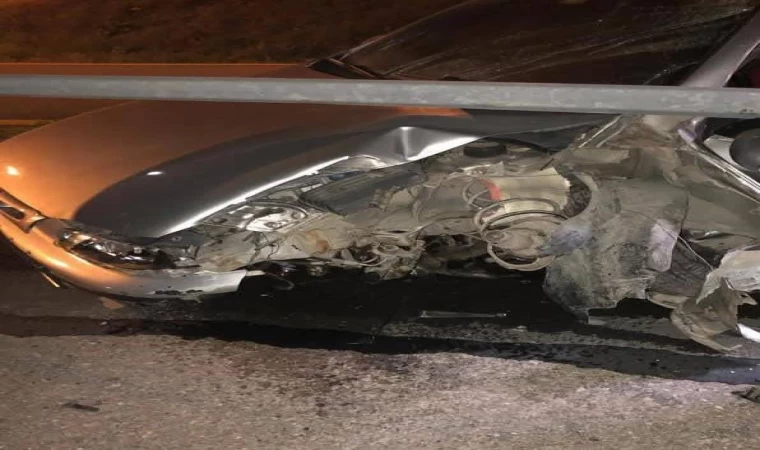 Ankara’da kontrolden çıkan araç elektrik direğine çarptı: 1 yaralı