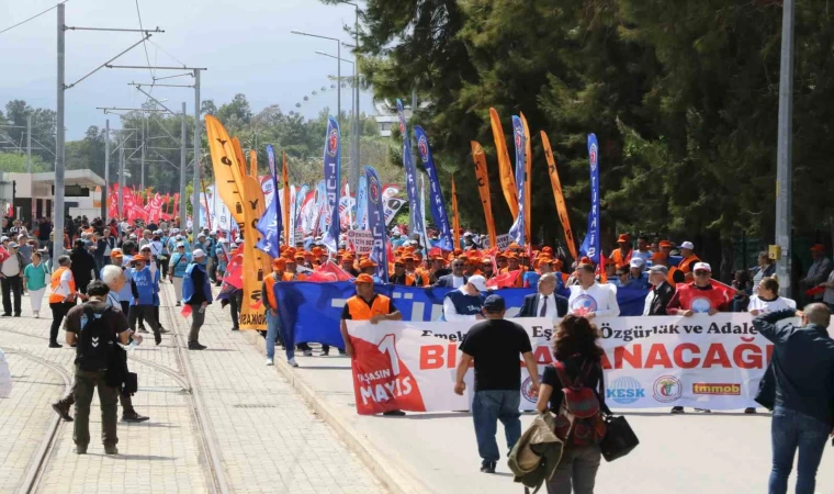 Antalya’da 1 Mayıs coşkuyla kutlandı