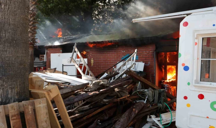 Antalya’da depo yangını