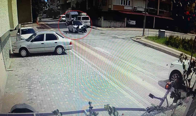 Antalya’da otomobille çarpışan motosiklet sürücüsü havada taklalar attı