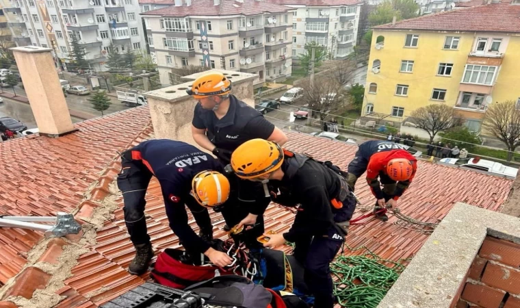 Apartman boşluğuna düşen iki çocuk AFAD ekipleri tarafından kurtarıldı