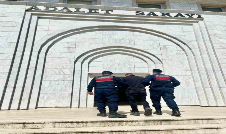 Aranan şahıs jandarmadan kaçamadı