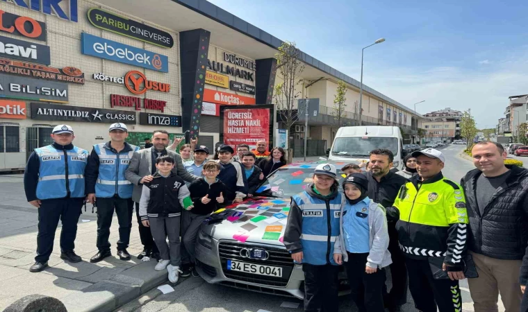 Arnavutköy’de trafik farkındalığına etiketli uyarı: ”Öncelik yayanın, öncelik hayatın”