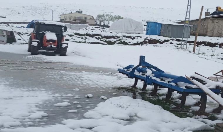 Aşkale’de kar sürprizi