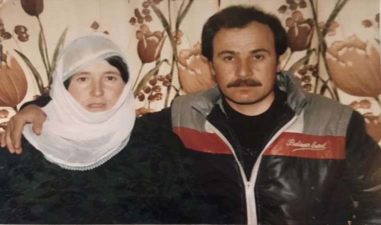 Aşkını taşlara kazıdı