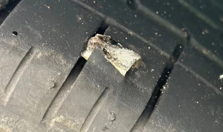 Avusturalya’da kamyondan dökülen metal dökümler 300’den fazla aracın lastikleri patladı