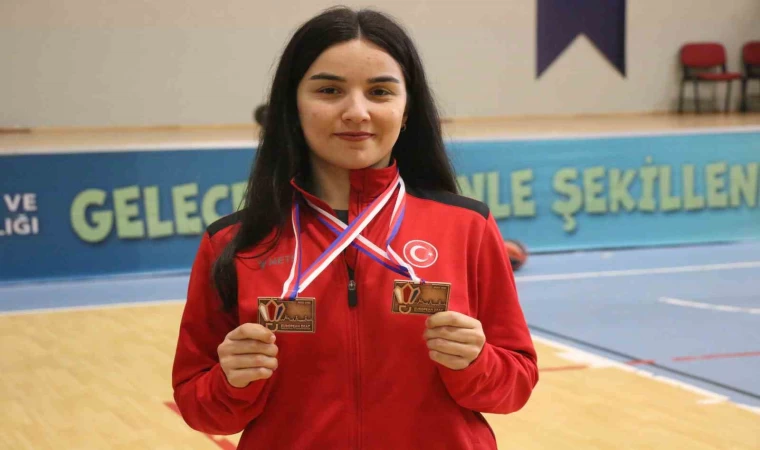 Badmintonda Avrupa 3.’sü olan Halenur Küçüksevgili’nin hedefi olimpiyatlar