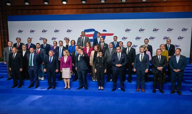 Bakan Fidan, AB dışişleri bakanları ile aile fotoğrafına katıldı