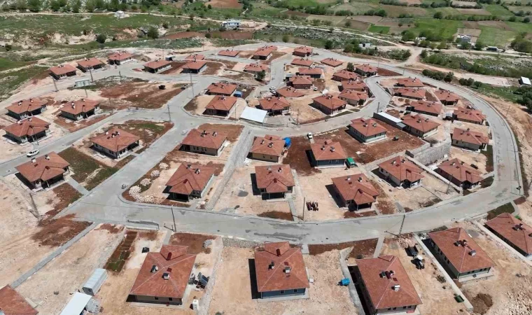 Bakan Kurum: ”Adıyaman’ın Zey köyü kayalık zemin üzerine yeniden kuruldu”