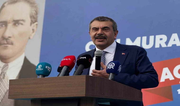 Bakan Tekin: ”Okulumuzun 14-15 dönüm arazi içerisinde 10 metrekare payı olduğu için dava açan belediye başkanları var”