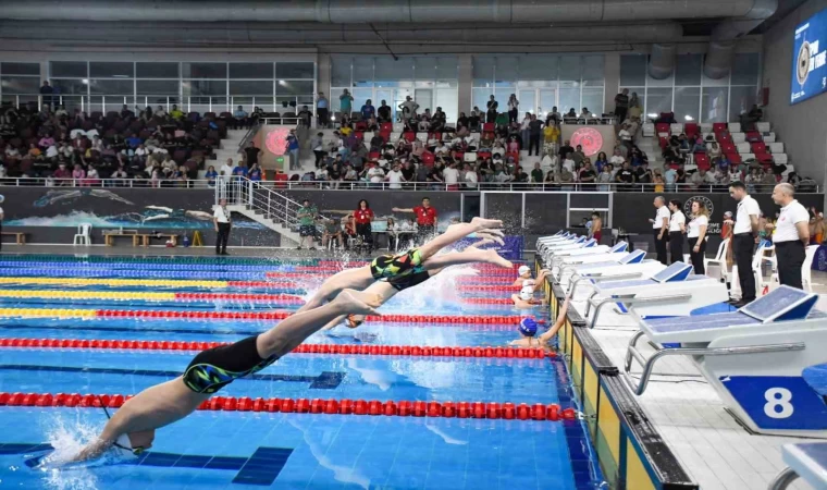 Balıkesir’de, Yüzme Ulusal Gelişim Ligi başladı