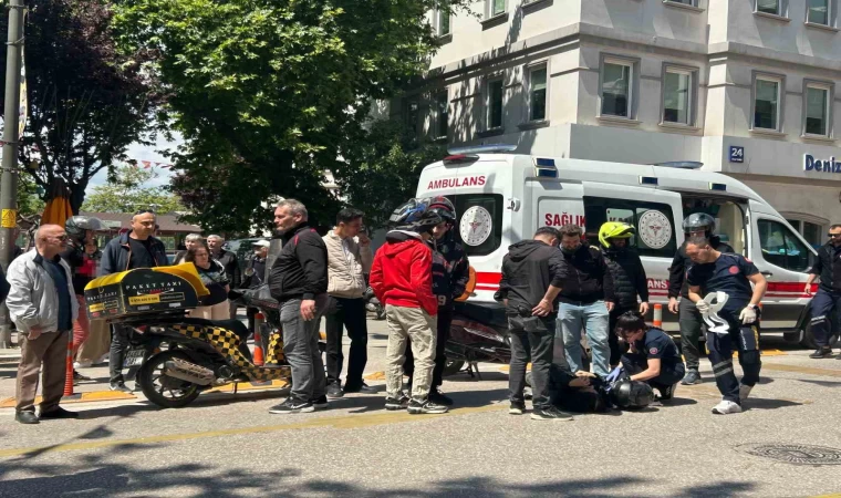 Bandırma’da motosikletli kurye kazada yaralandı