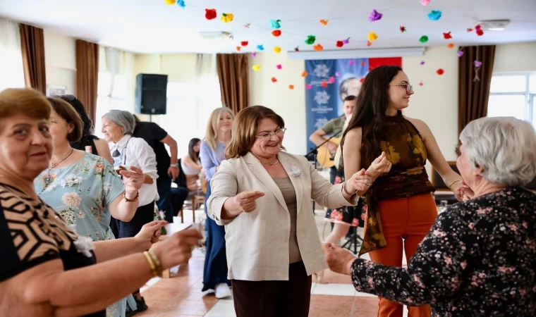 Başkan Gençay: ”Annelerimizin yüzü hep gülsün”