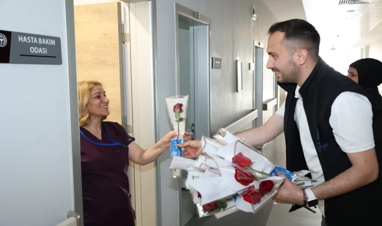 Başkan Metin’den hemşirelere anlamlı jest