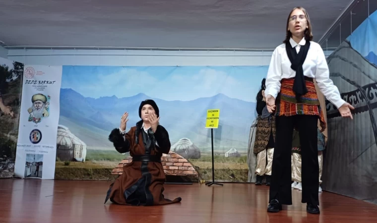 Bayburtlu öğrencilerden ’Deli Dumrul’ tiyatrosu