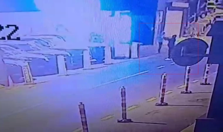 Beşiktaş’ta haraç almak için oto galeriyi kurşunladılar: O anlar kamerada