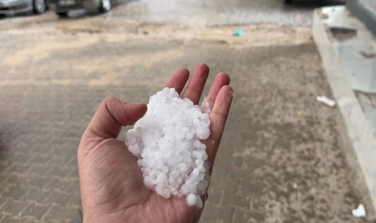 Besni’de fındık büyüklüğünde dolu yağdı