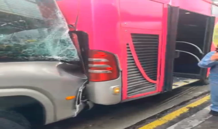 Beylikdüzü’nde metrobüs kazası: 2’si ağır 14 yaralı