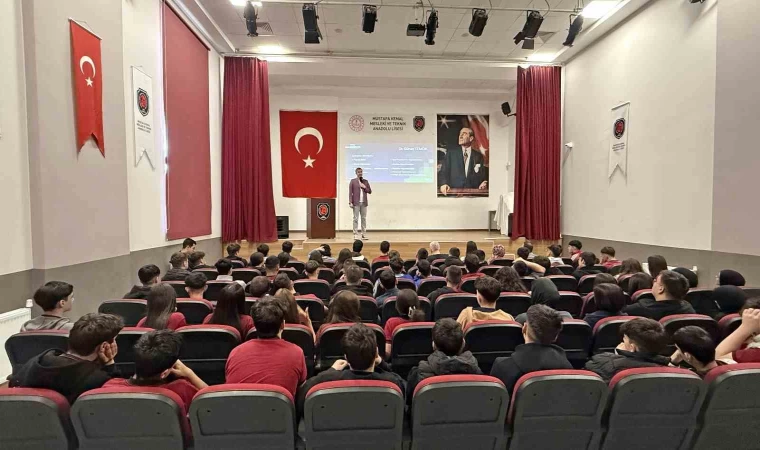 Bilim söyleşilerinde liseli öğrencilerle buluştu