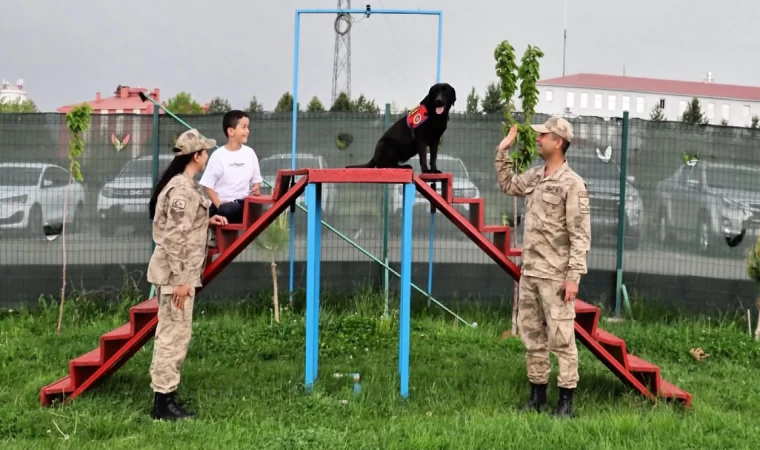 Bingöl’de şehit çocuğu jandarmada unutulmaz bir gün geçirdi