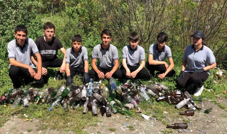 Bir avuç genç, bir dağ çöp