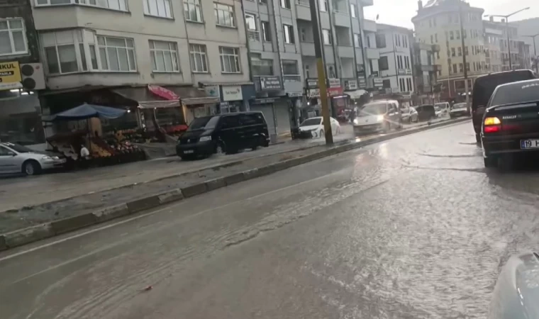 Boyabat’ta sağanak yağış seli beraberinde getirdi