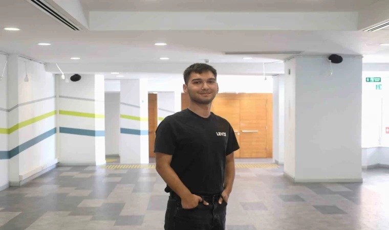 Büyüme hikayesini ‘fotoğrafla’ anlattı, ilk sergisini 20 yaşında açtı