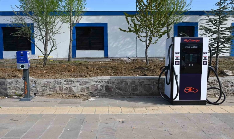 ÇAKÜ’ye elektrikli araç şarj istasyonu kuruldu