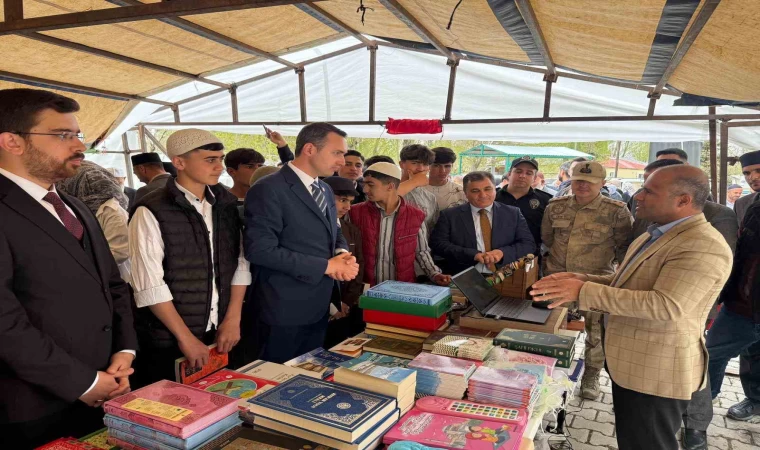 Çaldıran’da ”Kitap Fuarı” açıldı