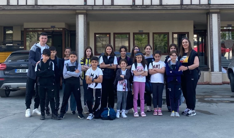 Çayırovalı minik yüzücülerden 35 madalya ve Türkiye şampiyonluğu