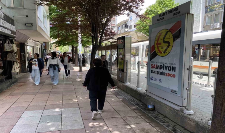 Çeşitli noktalara yerleştirilen Eskişehirspor afişleri beğeni topladı