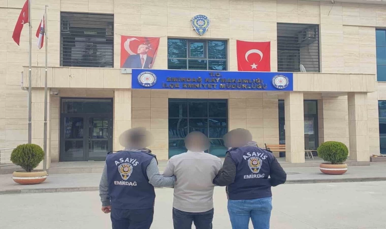 Çeşitli suçlardan aranan şahsı polis yakaladı