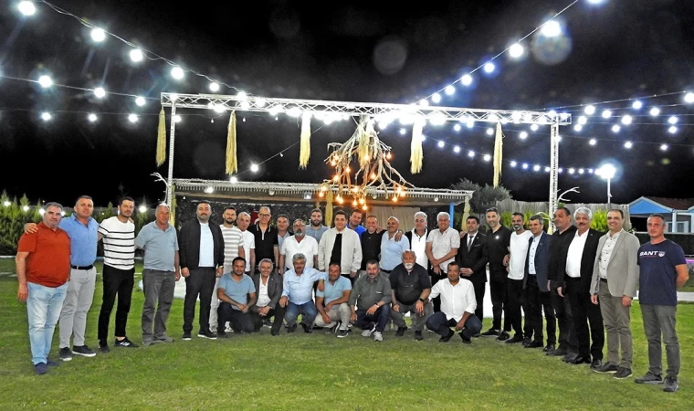 Çeşme Muhtarlar Derneği kuruluşunu yemekli toplantıyla kutladı