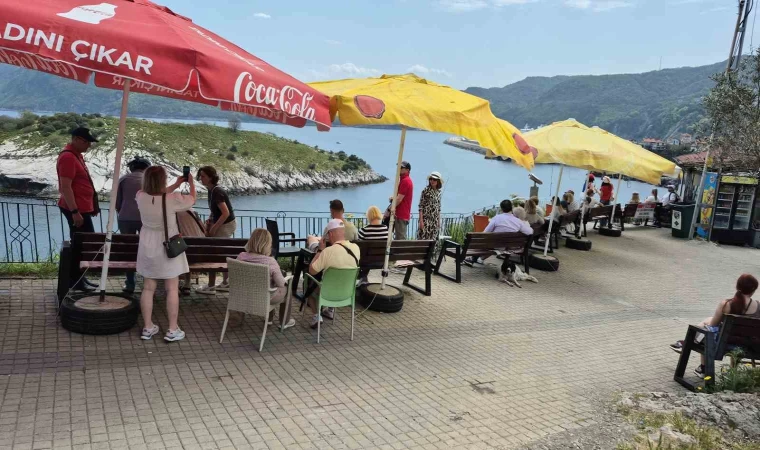 Çeşmi Cihan Amasra’ya havalar ısınmasıyla birlikte Rus akını da başladı